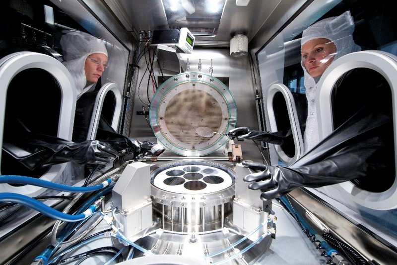 III-V Epi with upright metamorphic cell